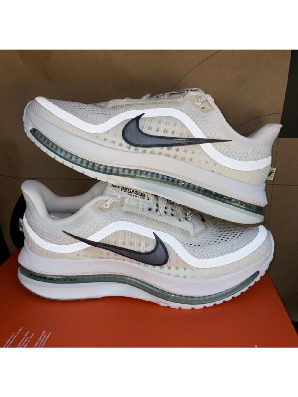 NEW Nike Pegasus Premium Pale Ivory Spruce Running HQ2592-106 Men Size 12 - Picture 3 of 8